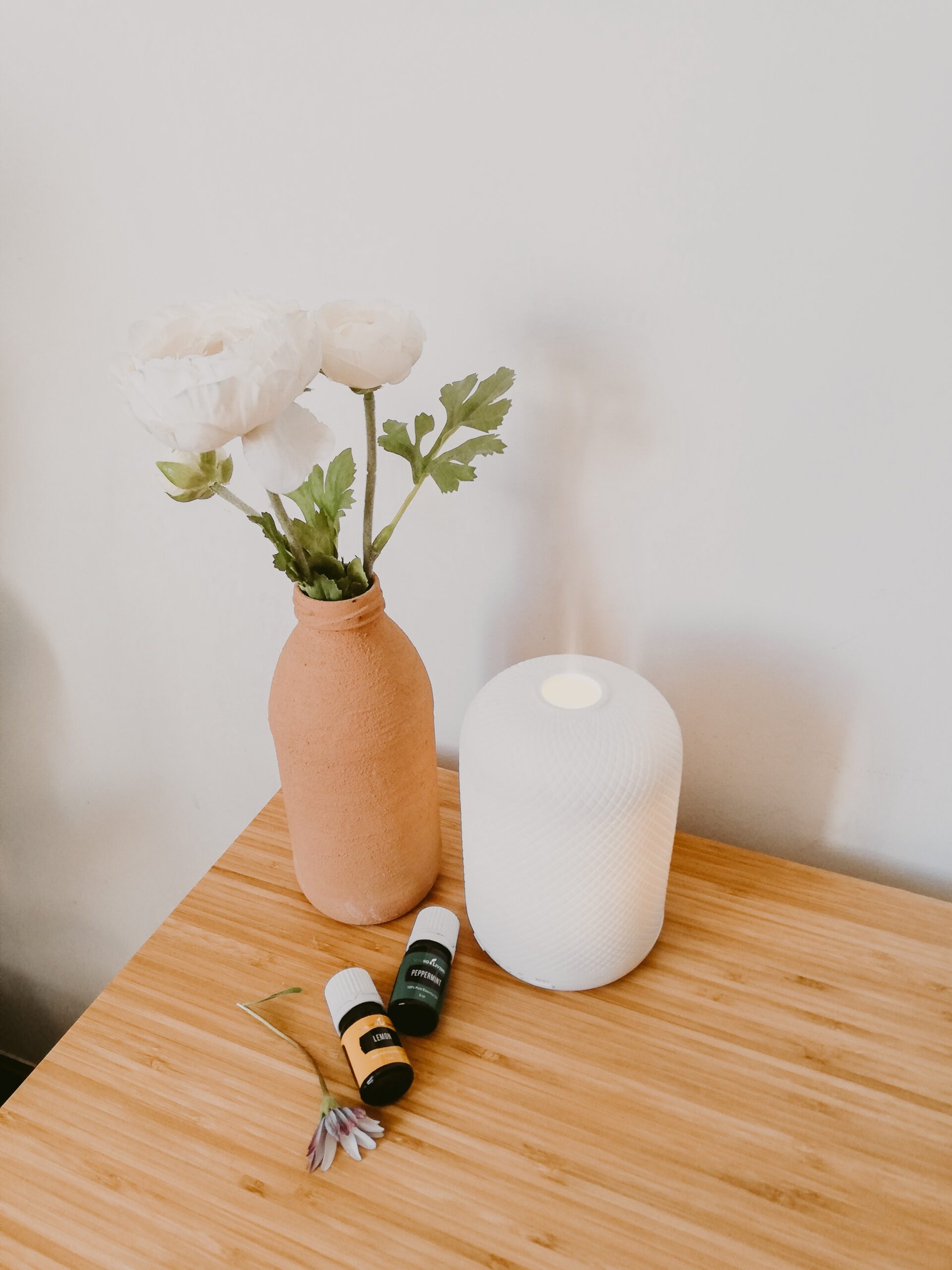 Aroma diffuser och eteriska oljor samt doftljus och doftpinnar