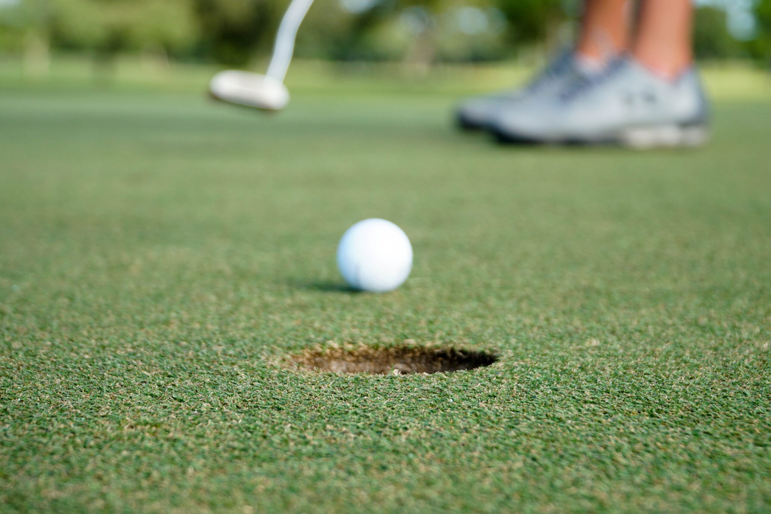 Golfkläder för herr och dam samt golf tillbehör av högsta kvalitét