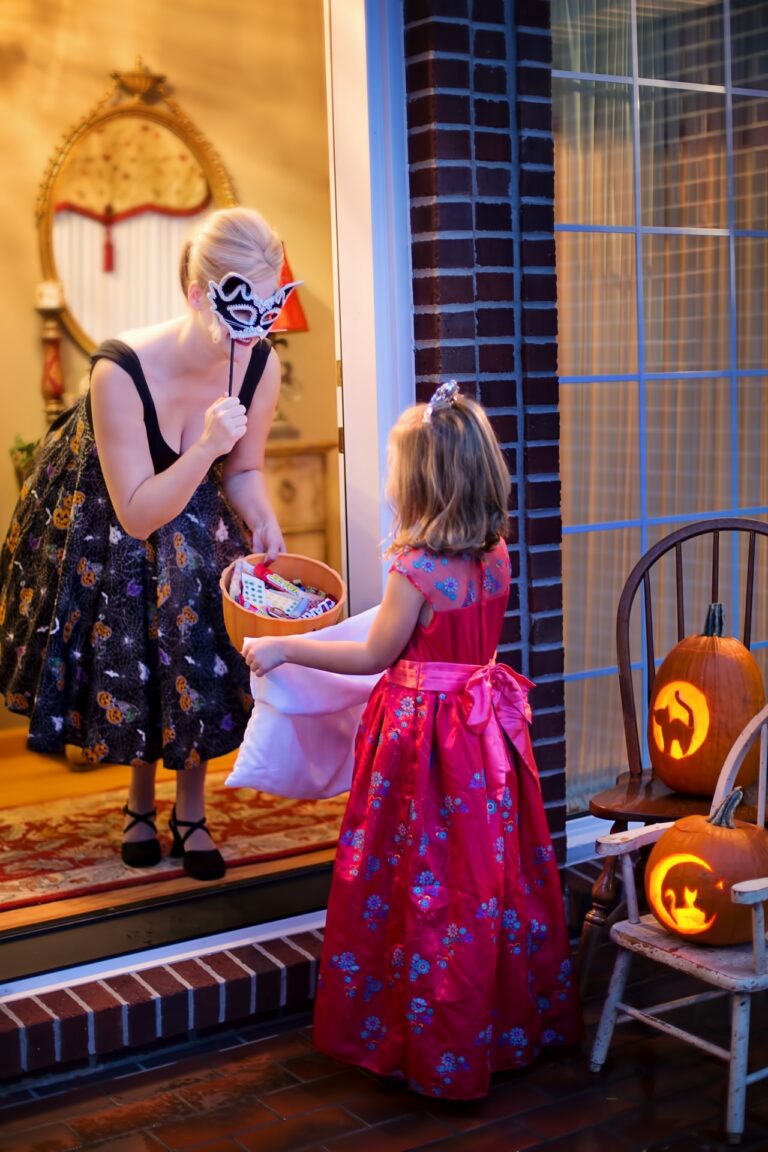 Bilden visar Halloween dekorationer perfekta för Halloween fest och barnkalas med tema